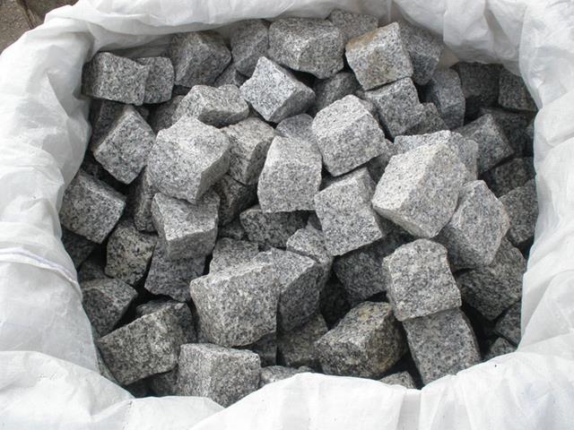 Otoczak śnieżnobiały